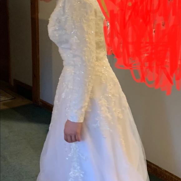 Hijabi custom made long sleeve wedding dress with lace and pearls - Picture 4 of 5